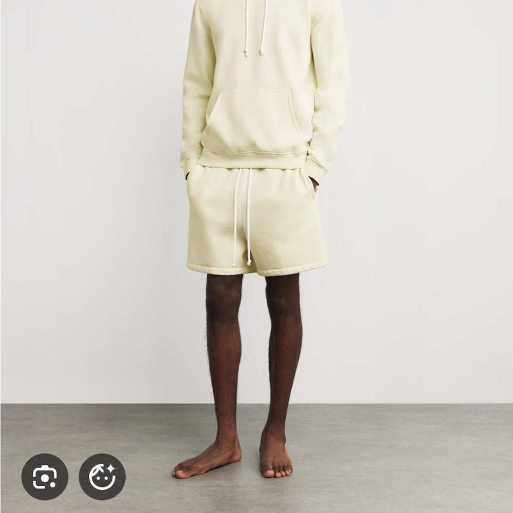 32. Skims men’s sulfur lounge fleece relaxed shorts XS nwt 🤩